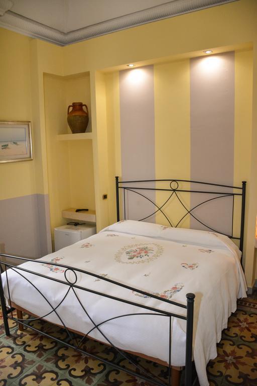 B&B Le Colonne บรินดิซิ ภายนอก รูปภาพ