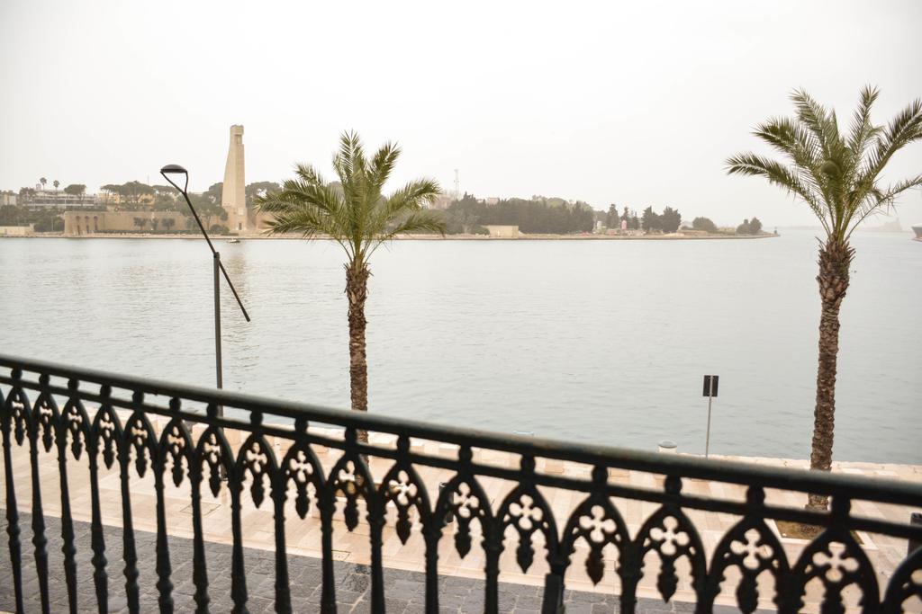 B&B Le Colonne บรินดิซิ ภายนอก รูปภาพ