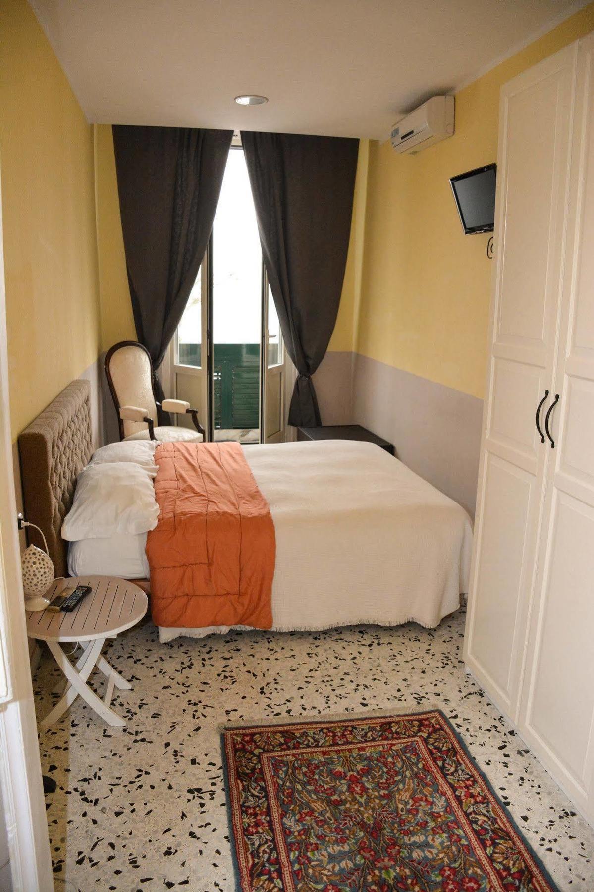 B&B Le Colonne บรินดิซิ ภายนอก รูปภาพ