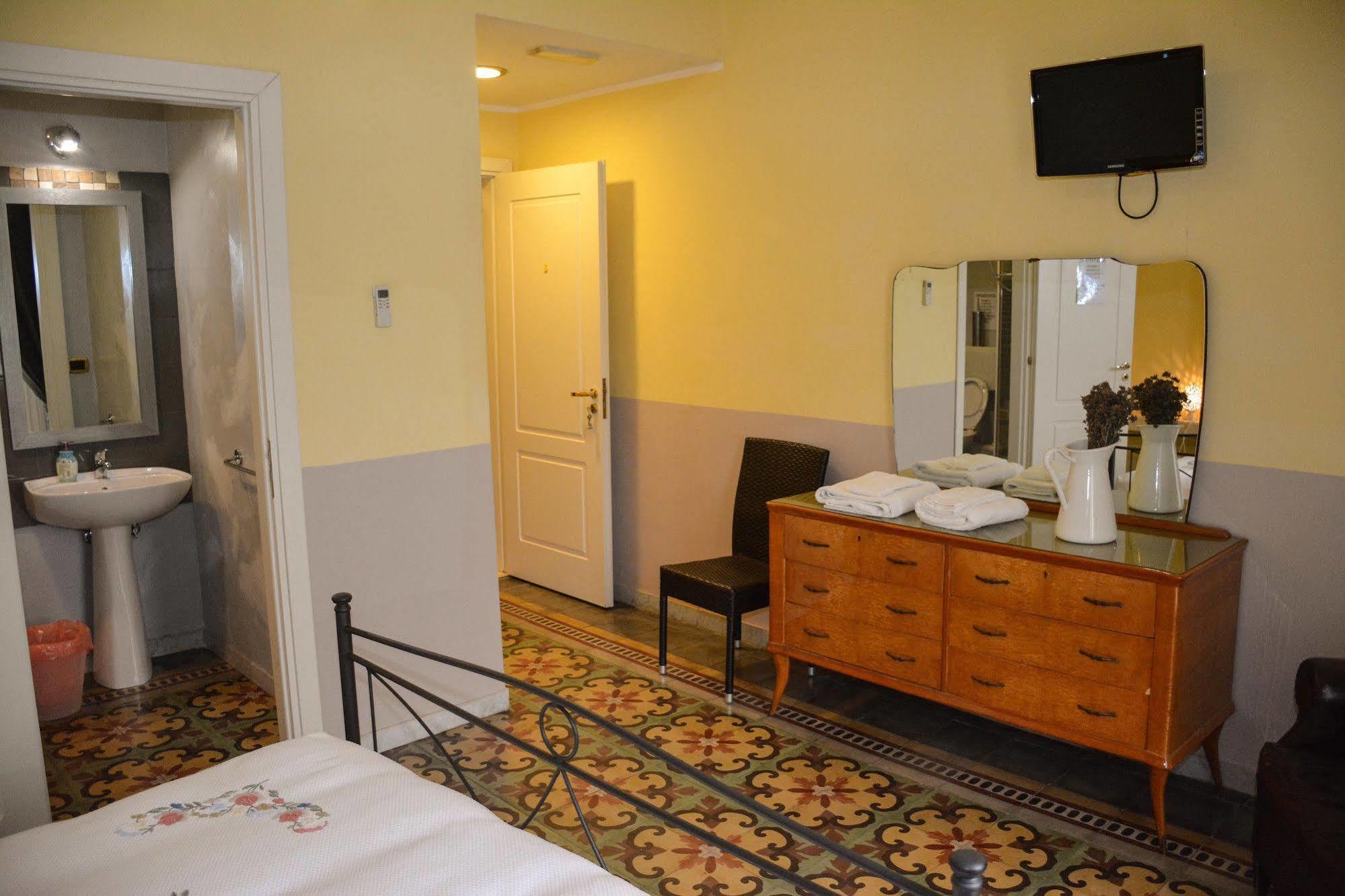 B&B Le Colonne บรินดิซิ ภายนอก รูปภาพ