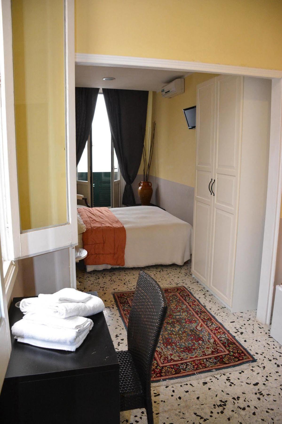 B&B Le Colonne บรินดิซิ ภายนอก รูปภาพ