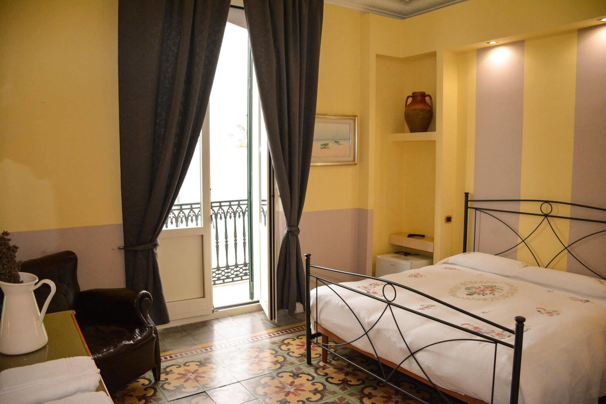 B&B Le Colonne บรินดิซิ ภายนอก รูปภาพ