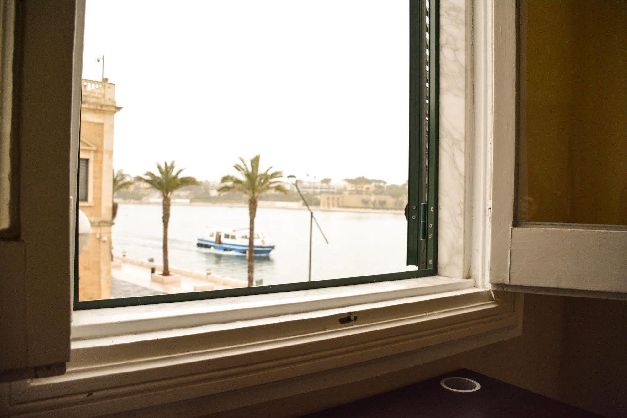 B&B Le Colonne บรินดิซิ ภายนอก รูปภาพ